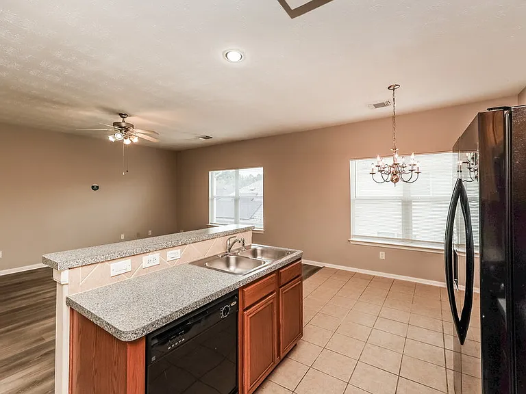 814 Forest Ivy Ln — Photo 10