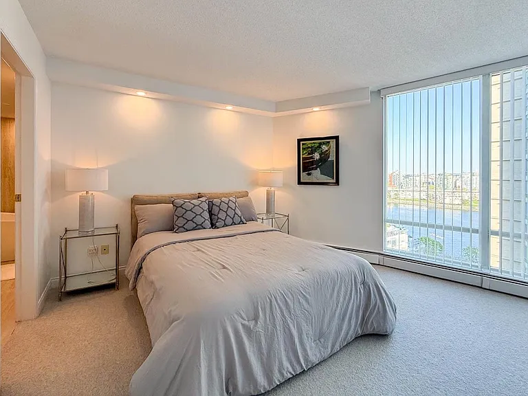 1383 Marinaside Cres #1702 — Photo 34