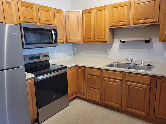 5th image of 90 Circle Dr APT 6
