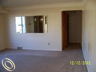 4th image of 30945 Sheridan St