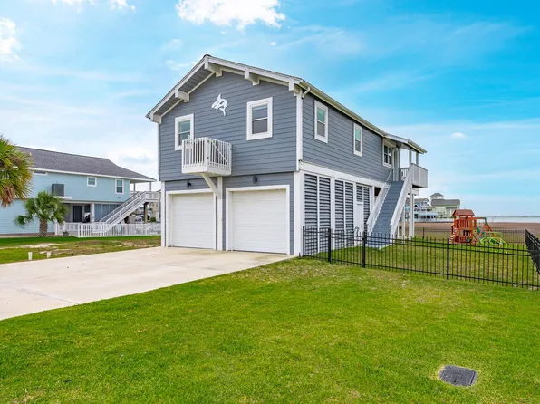 944 Tiki Dr, Tiki Island, TX 77554