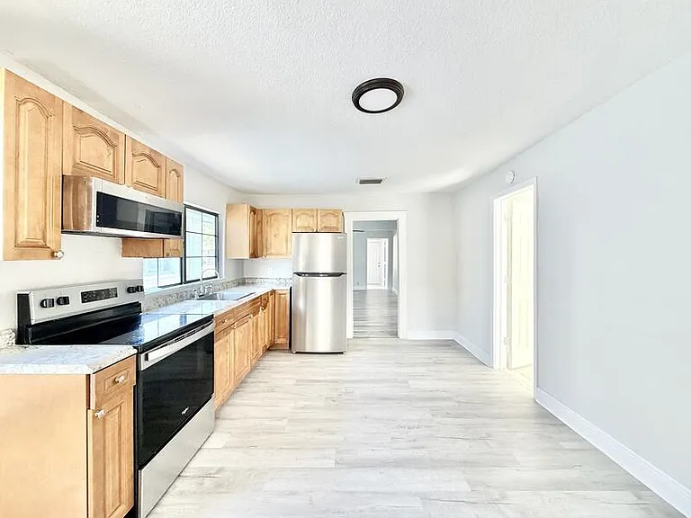 2425 Auburn St S — Photo 10