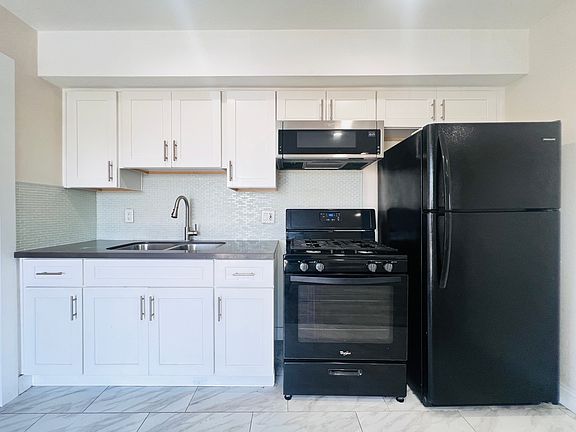 5th image of 172 N Mariposa Ave APT C