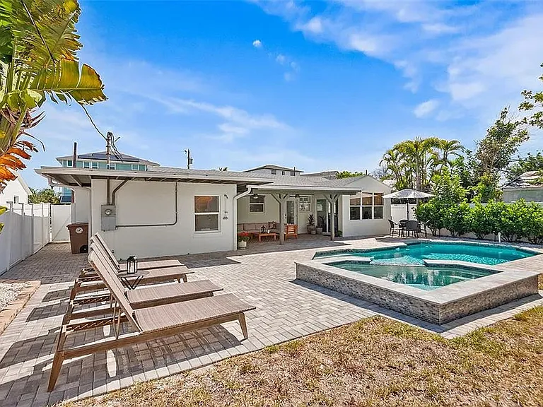 14024 N Bayshore Dr — Photo 42