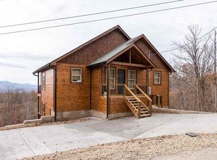 739 Picadilly Ln, Gatlinburg, TN 37738