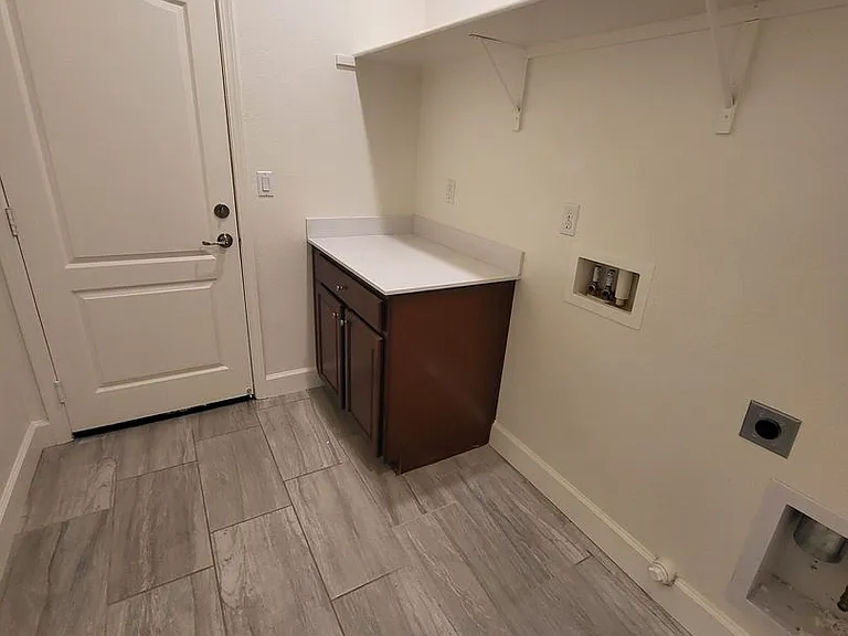 1147 Lahontan Dr — Photo 10