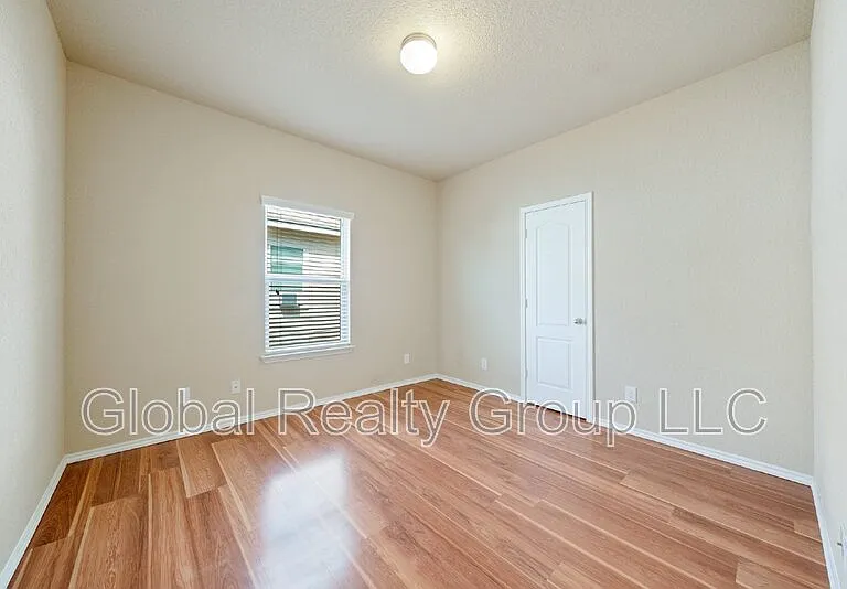 516 Stonebrook Dr — Photo 18