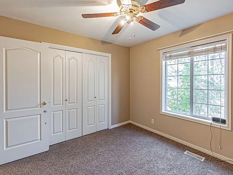 3915 Woodhaven Ln — Photo 22