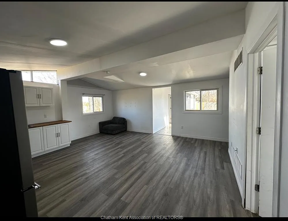 3 bed, $1,700 — Photo 3