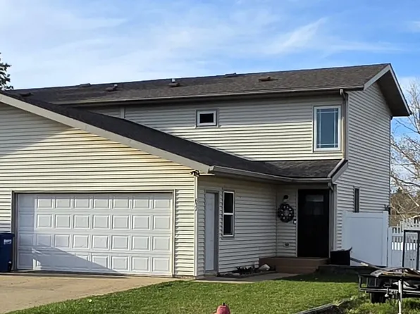 631 11th St E, Dickinson, ND 58601