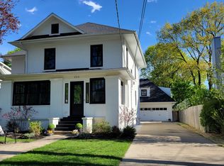 235 W Lincoln Ave, Barrington, IL 60010