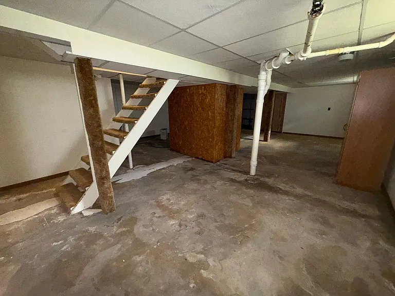 721 E Kemp Ave — Photo 19