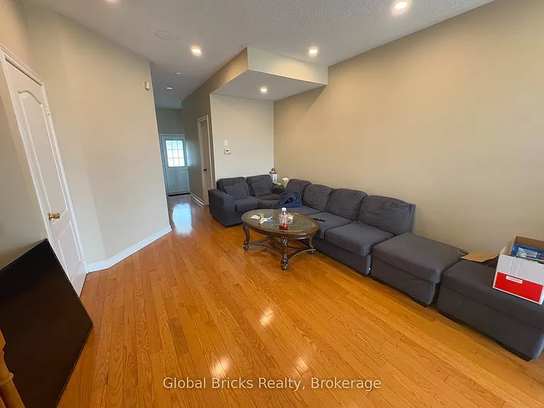 34 Pefferlaw Cir — Photo 5