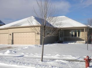 215 E Northlawn Dr, Cottage Grove, WI 53527