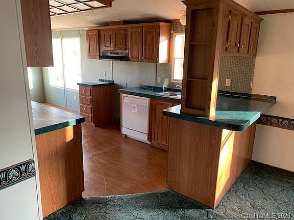5th image of 335 Imperial Dr