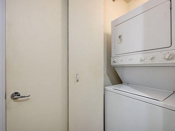 3rd image of 400 N La Salle Dr APT 1905