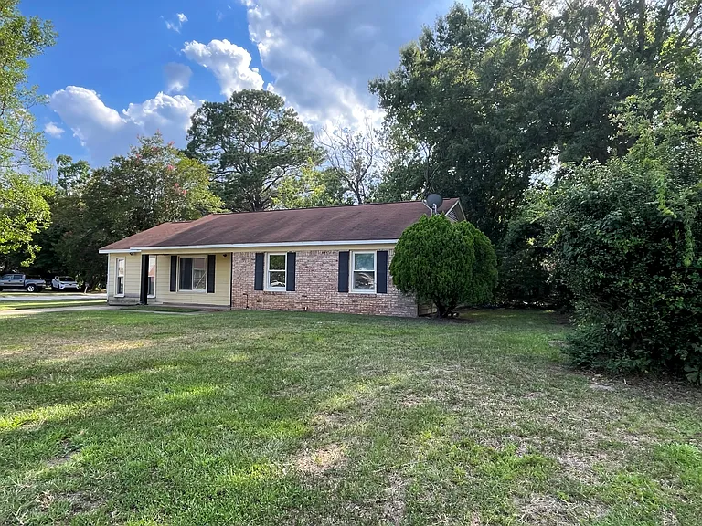 7601 Ireland Dr — Photo 3