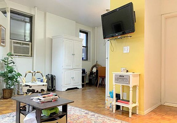 3rd image of 355 E 82nd St #4