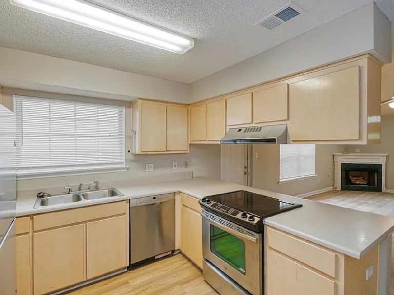 3385 Tansey Ct — Photo 2