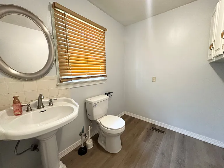 102 Hunters Trl W — Photo 18
