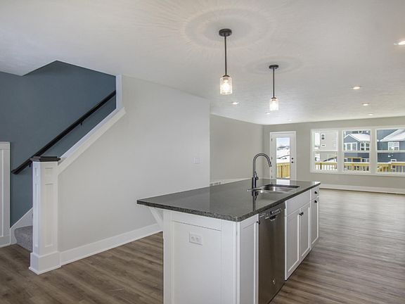 5th image of 7828 High Knoll Dr