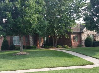 906 E Ironbridge Cir N, Springfield, MO 65810