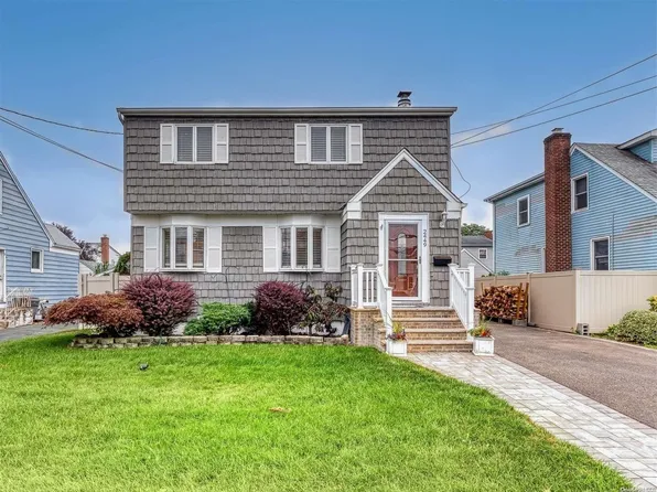 2449 Sycamore Avenue, Wantagh, NY 11793