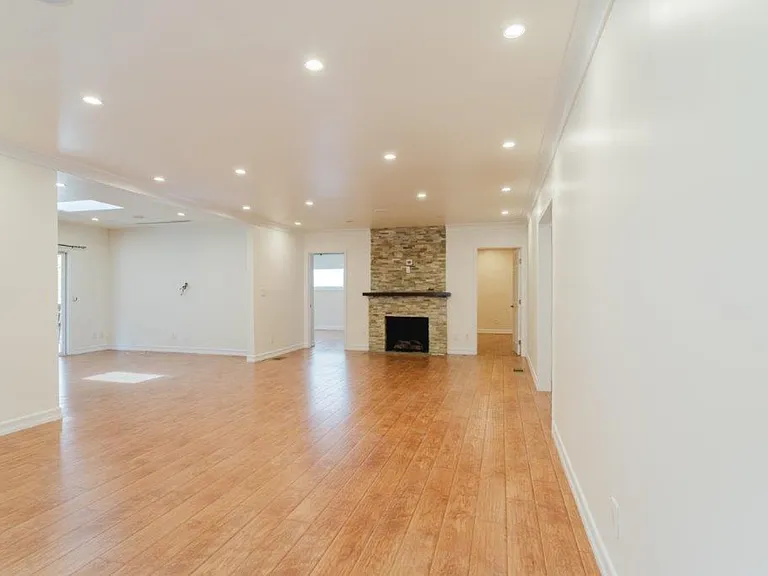 336 W Lexington Dr — Photo 9