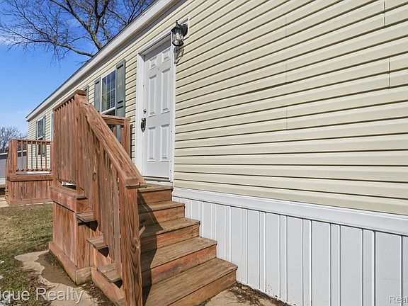 4th image of 11 E Legrand St