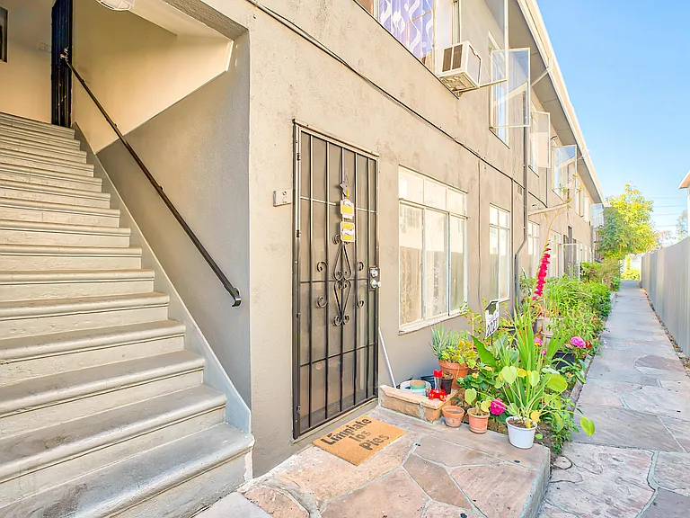 3425 Club Dr. — Photo 2