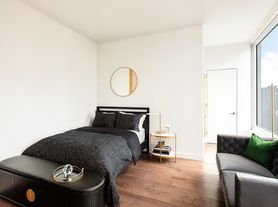 232 E 54th St