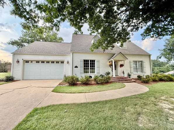 4566 Meadow Lake Dr, Tupelo, MS 38801