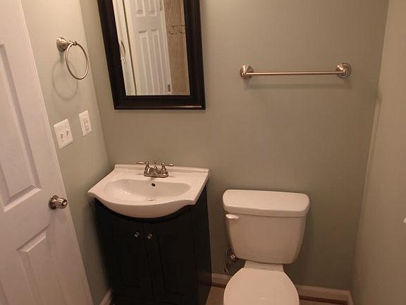 Fully renovated full bathroom w/ new EVERYTHING!