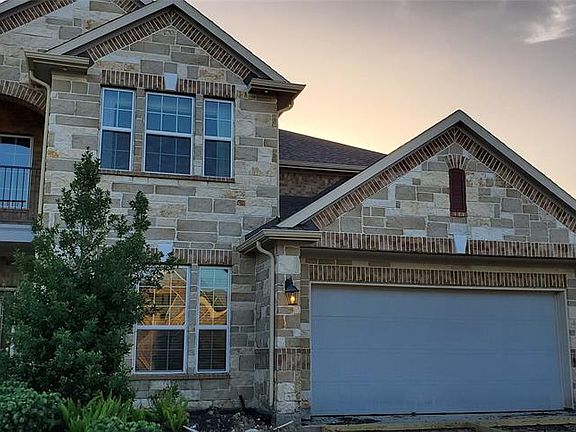View of front of the home with 3 car garage