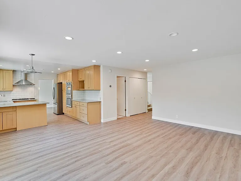 803 Runningwood Cir — Photo 18
