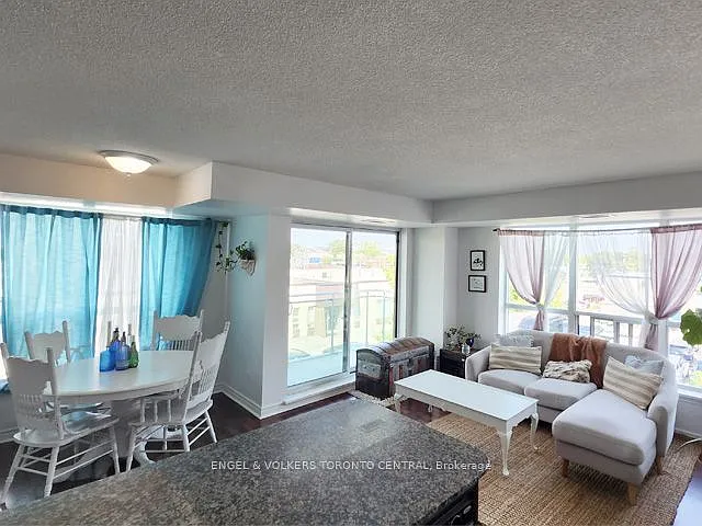 60 Fairfax Cres #330 — Photo 3