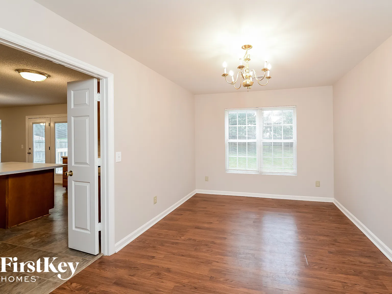 3 bed, 2.5 bath, 1958 sqft, $2,405 — Photo 4