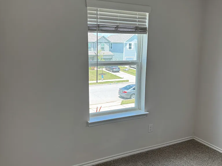 Guest Bedroom:
Entrance View
