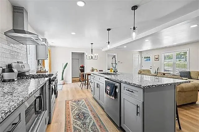 1407 NE 62nd St — Photo 9