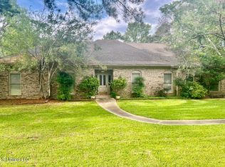 13 Village Dr, Madison, MS 39110