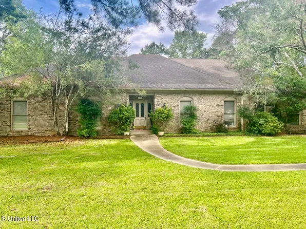 13 Village Dr, Madison, MS 39110