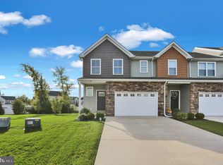 14 Hubbardton Ct, Reading, PA 19608