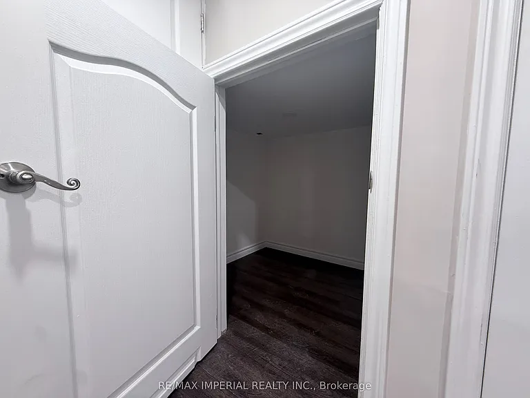 17 Deerwood Cres — Photo 24