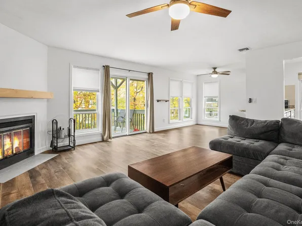 11 Woods Brooke Ln APT 1, Yorktown Heights, NY 10598