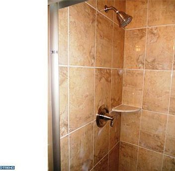 3rd image of 2003 W Oxford St APT B