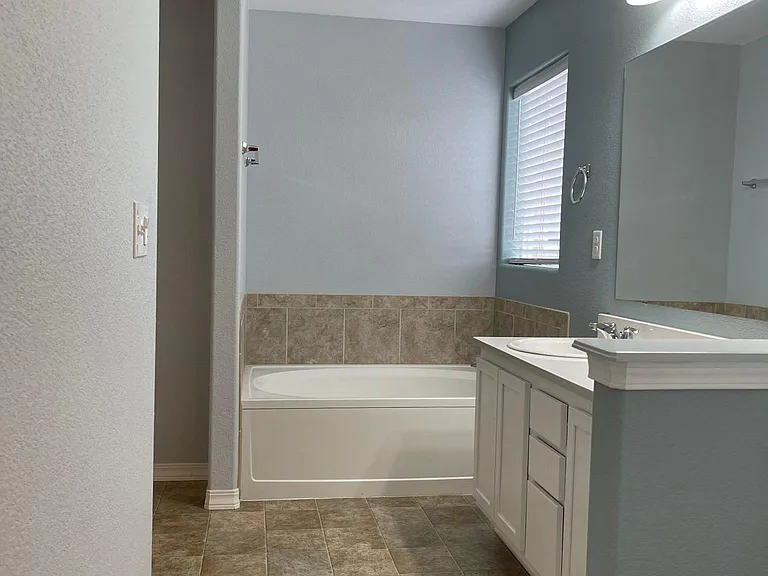 6521 Donahue Dr — Photo 10