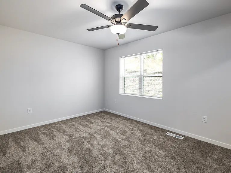 899 Chapel Dr — Photo 19