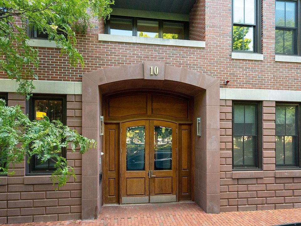 1st image of 10 Saint George St Unit 103