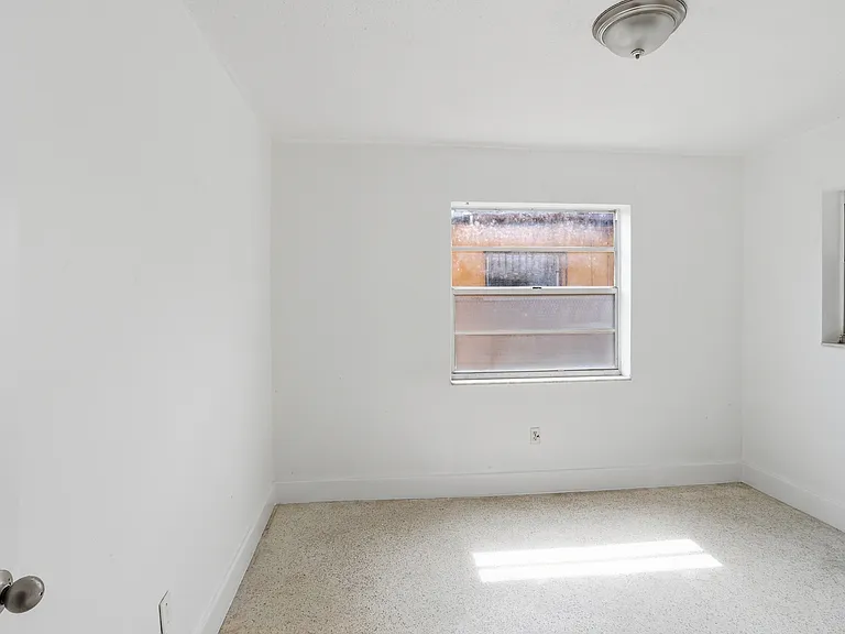 405 W 11th St #5 — Photo 12