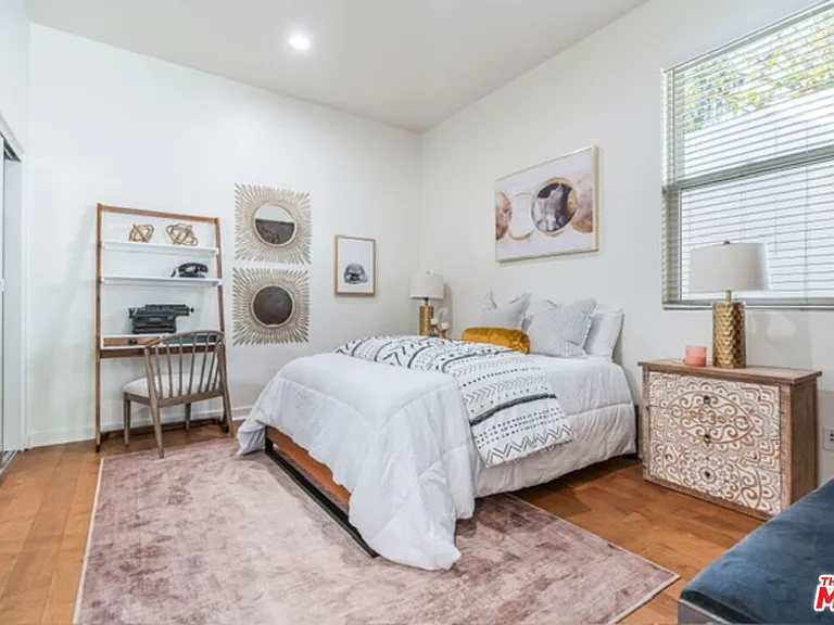 3718 S Barrington Ave — Photo 12